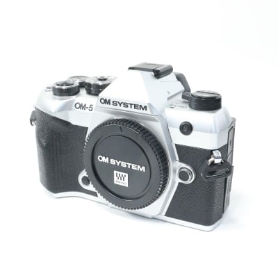OM SYSTEM OM-5 Mark II ボディー シルバー
