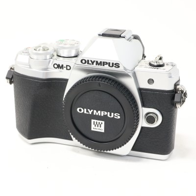中古美品！OLYMPUS OM-D E-M10 Mark III シルバー Amazon.co.jp: OLYMPUS ミラーレス一眼カメラ OM-D E-M10